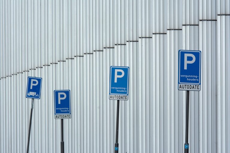 Modern Signs That Give Small Businesses an Edge
